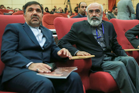 اعطای جایزه دکتر نطقی به یونس شکر خواه استاد علوم ارتباطات و روزنامه‌نگاری